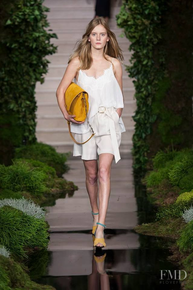 Massimo Dutti Paseo de Gracia 96  fashion show for Spring/Summer 2017