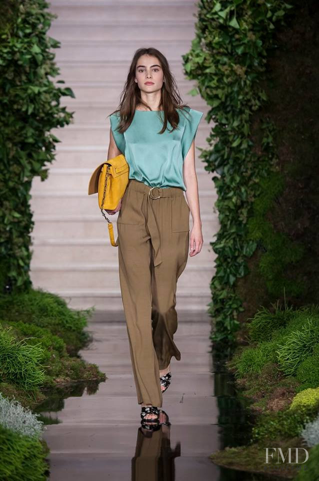 Massimo Dutti Paseo de Gracia 96  fashion show for Spring/Summer 2017