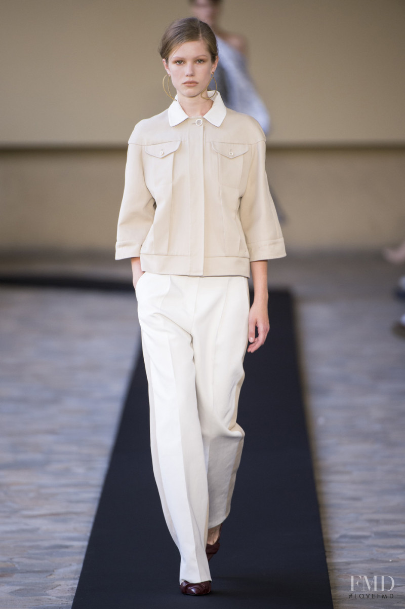 Johanna Milde featured in  the Mila Schön fashion show for Spring/Summer 2018