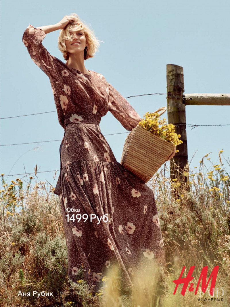 Anja Rubik featured in  the H&M Conscious Collection advertisement for Spring/Summer 2019