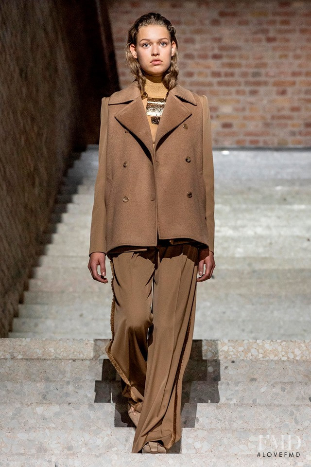 Cosima Fritz featured in  the Max Mara fashion show for Resort 2020
