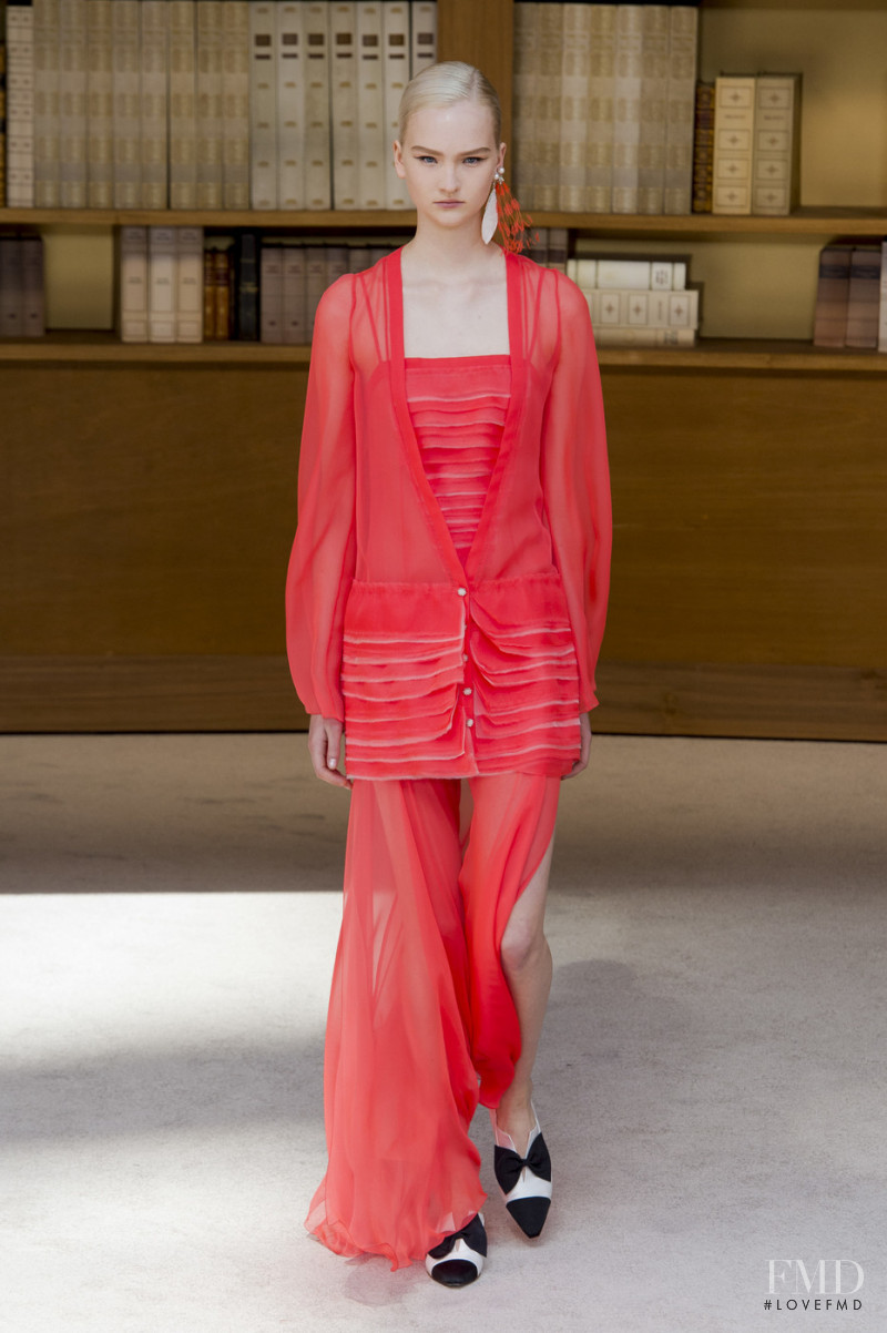 Isa Peerdeman featured in  the Chanel Haute Couture fashion show for Autumn/Winter 2019