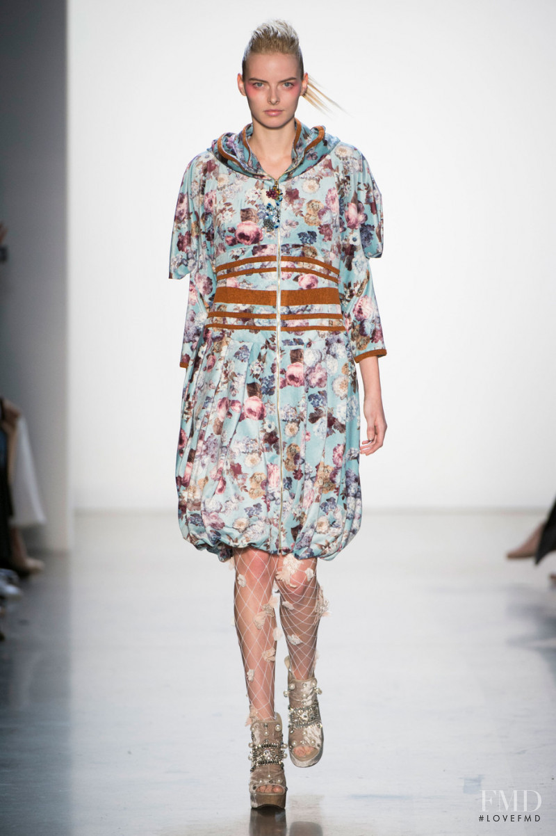 Elza Luijendijk Matiz featured in  the Son Jung Wan fashion show for Autumn/Winter 2018