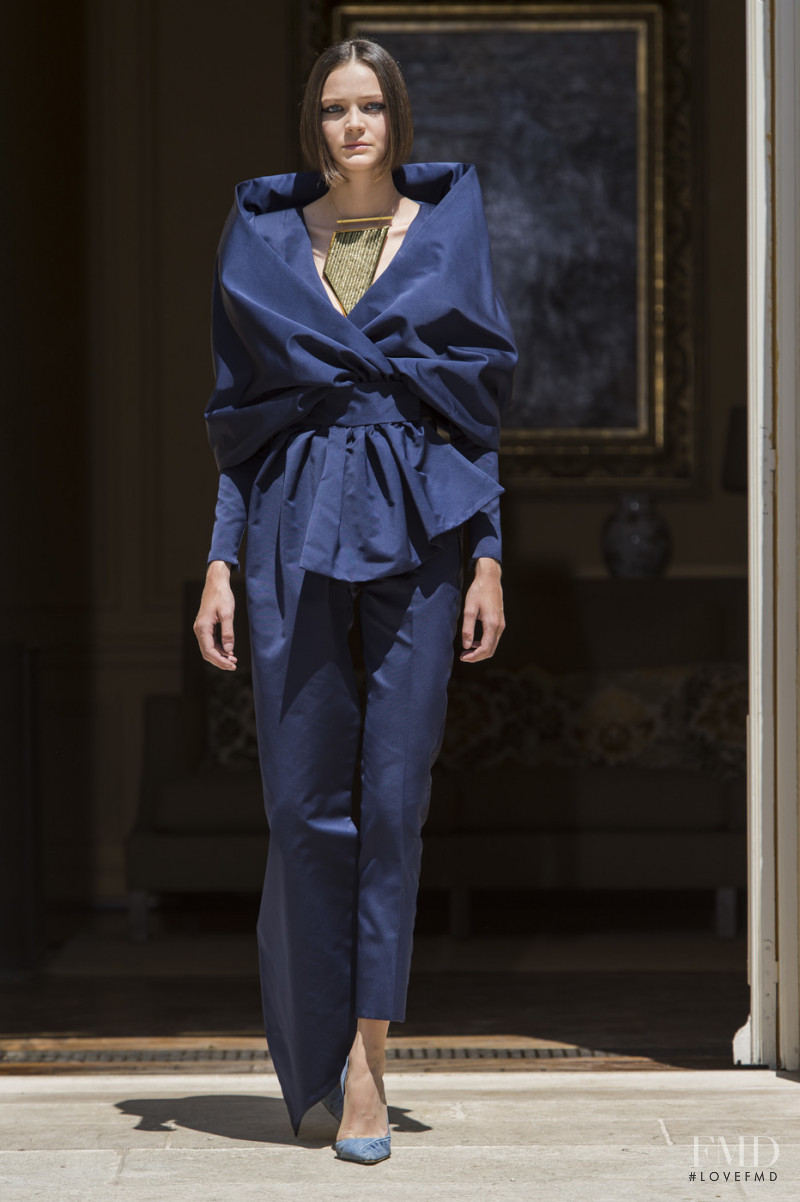 Anniek Verfaille featured in  the Ronald van der Kemp fashion show for Autumn/Winter 2019