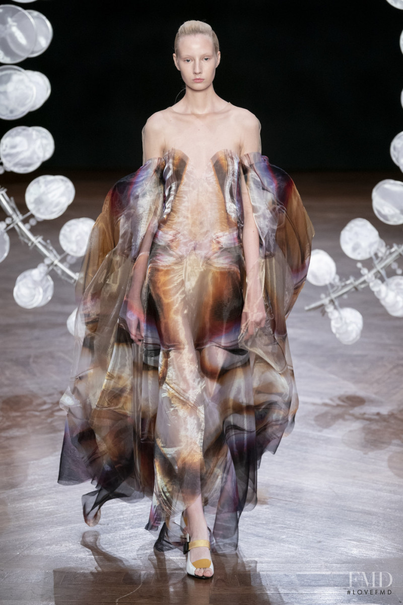 Liza Makeeva featured in  the Iris Van Herpen fashion show for Autumn/Winter 2019