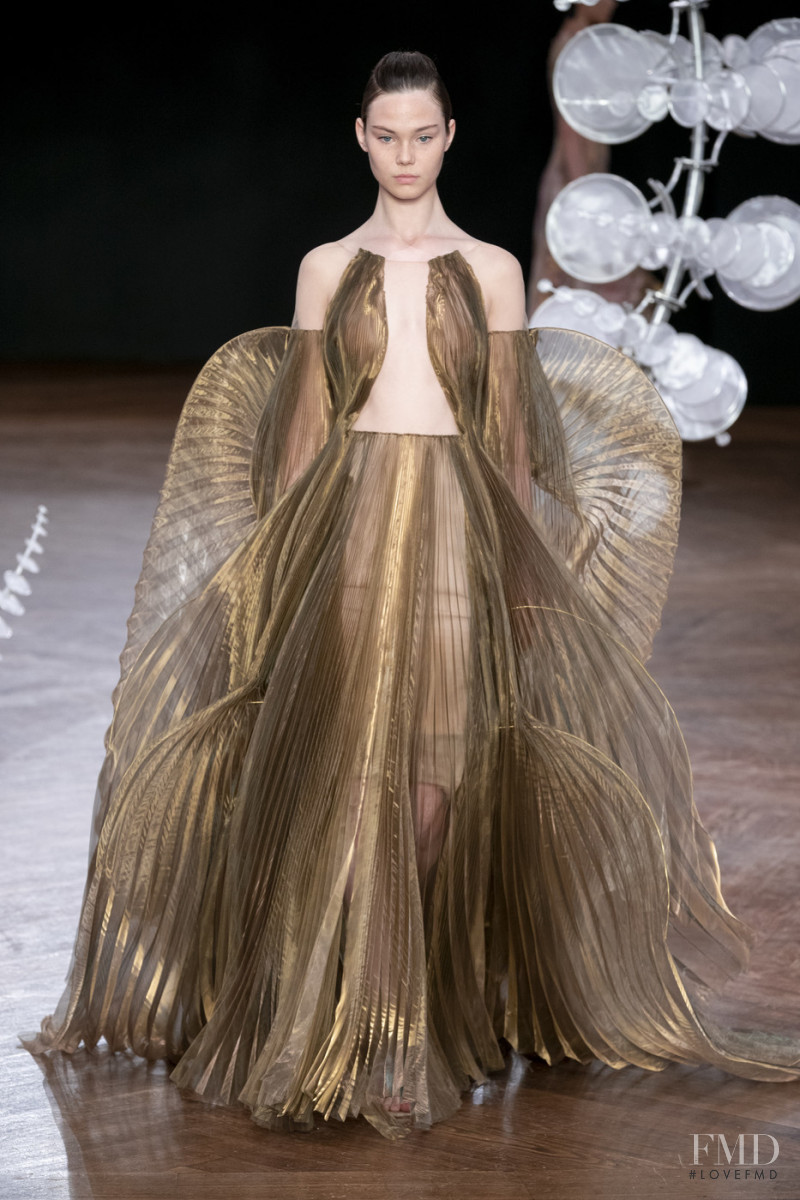 Vika Reza featured in  the Iris Van Herpen fashion show for Autumn/Winter 2019