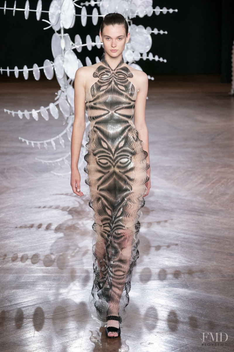 Sara Dijkink featured in  the Iris Van Herpen fashion show for Autumn/Winter 2019