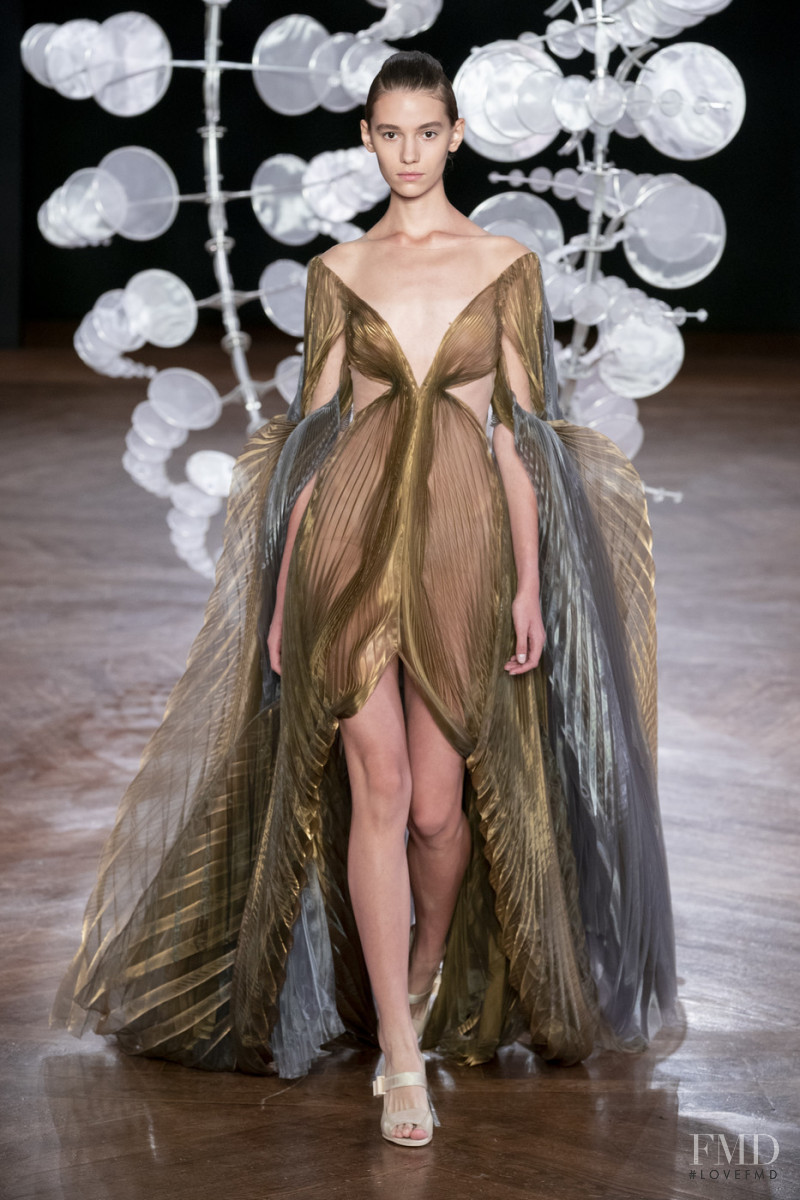 Ksenia Korshunova featured in  the Iris Van Herpen fashion show for Autumn/Winter 2019