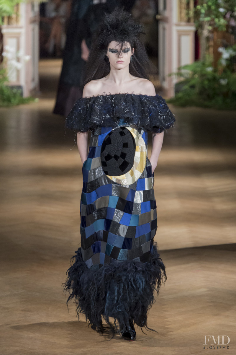 Hannah Elyse featured in  the Viktor & Rolf fashion show for Autumn/Winter 2019