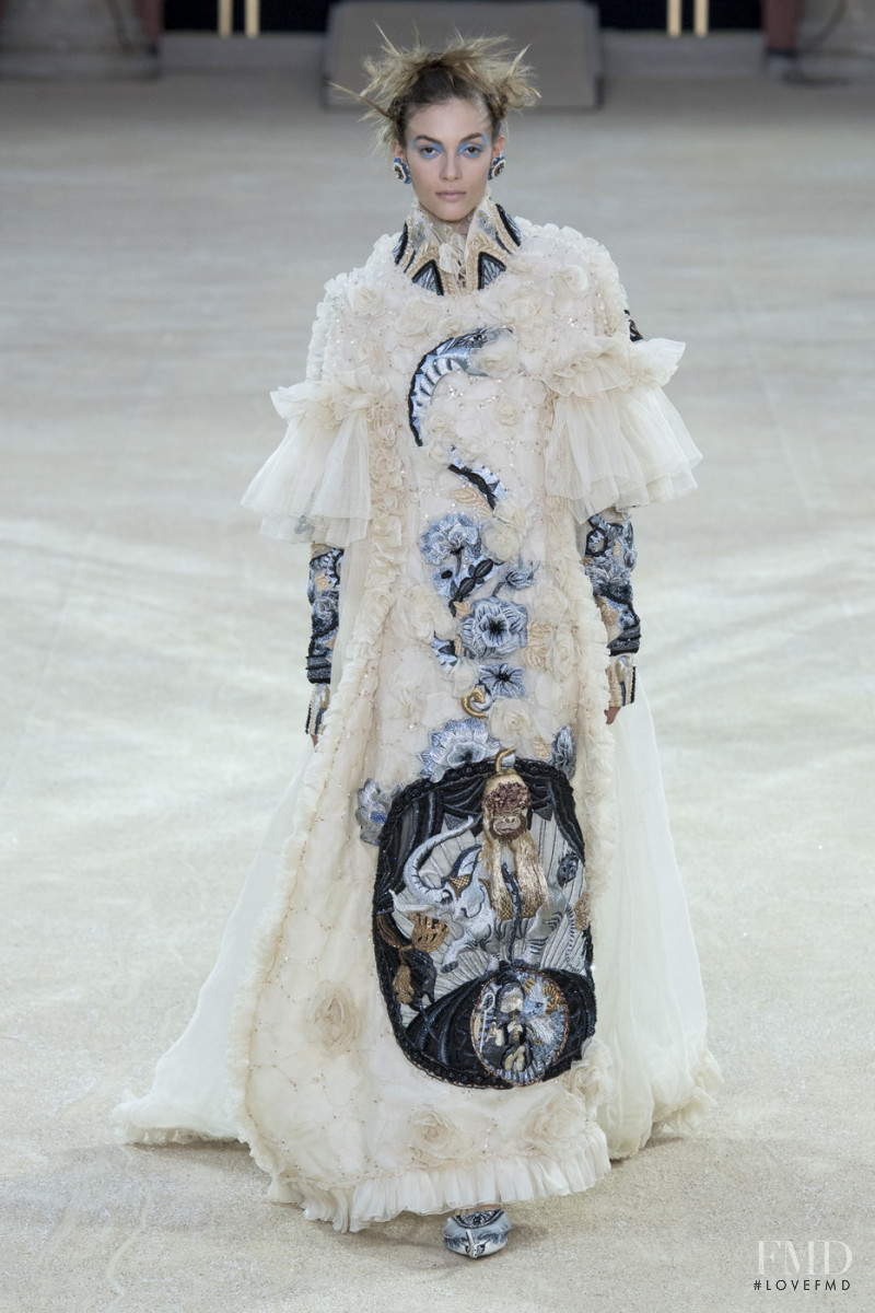 Guo Pei fashion show for Autumn/Winter 2019