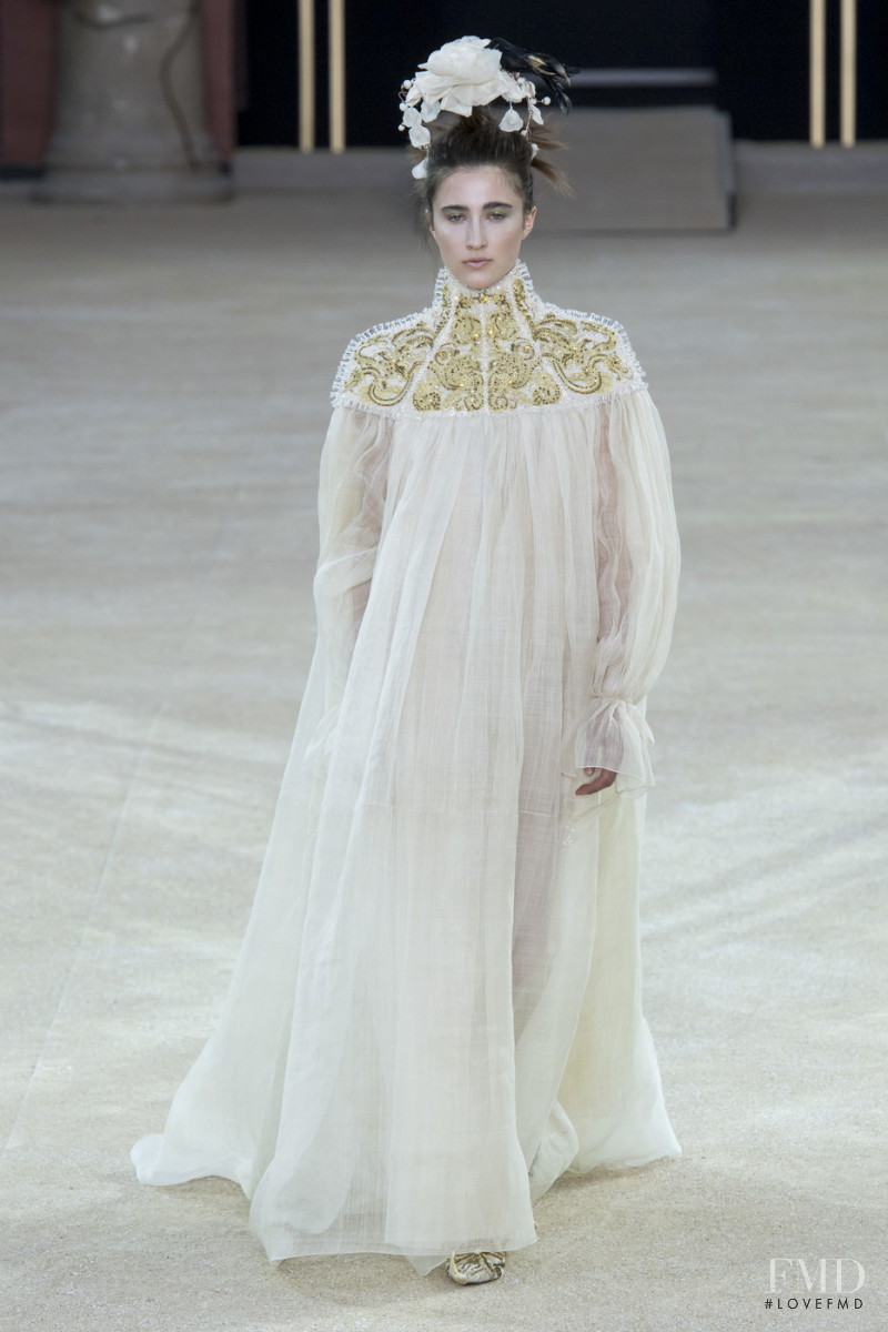 Guo Pei fashion show for Autumn/Winter 2019