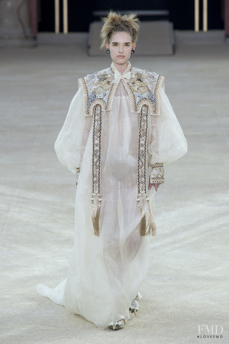 Guo Pei fashion show for Autumn/Winter 2019