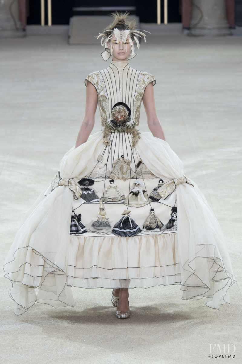 Guo Pei fashion show for Autumn/Winter 2019