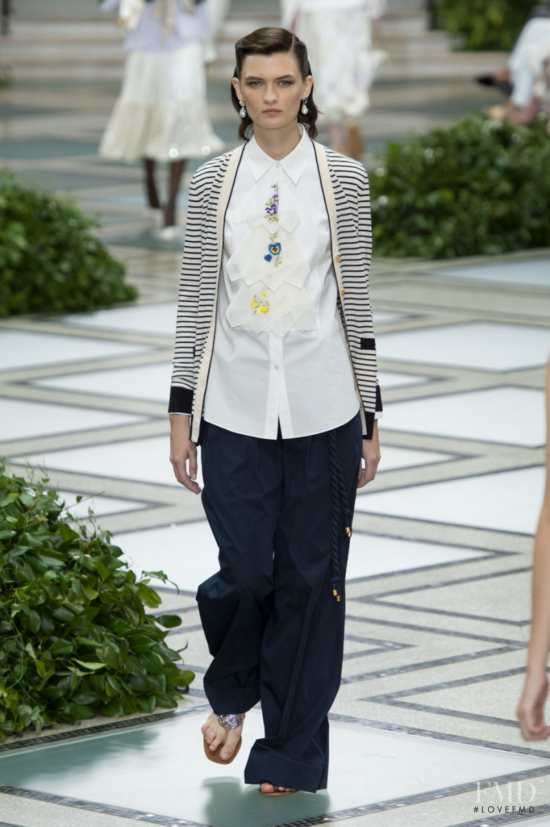 Lara Mullen featured in  the Tory Burch fashion show for Spring/Summer 2020