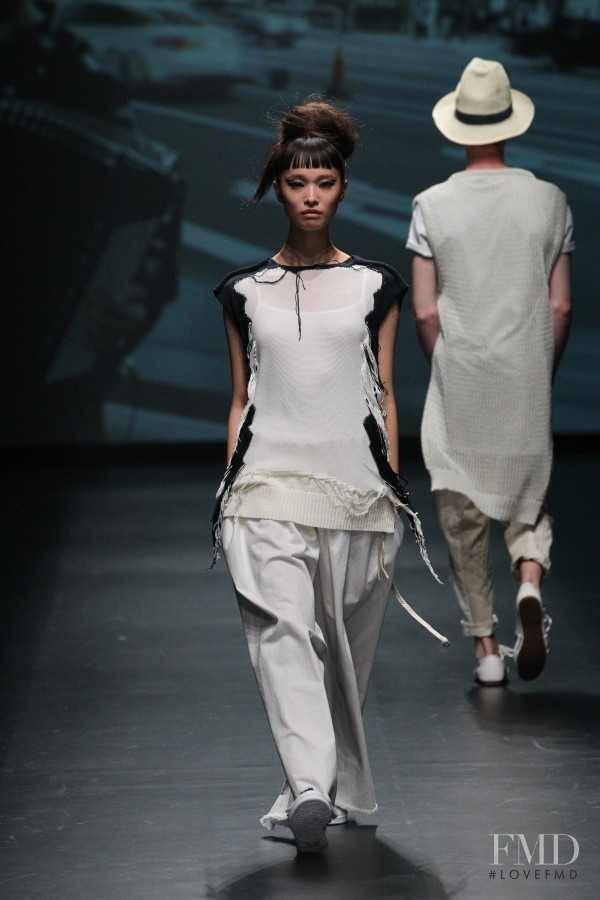 Yuka Mannami featured in  the Mihara Yasuhiro fashion show for Spring/Summer 2016