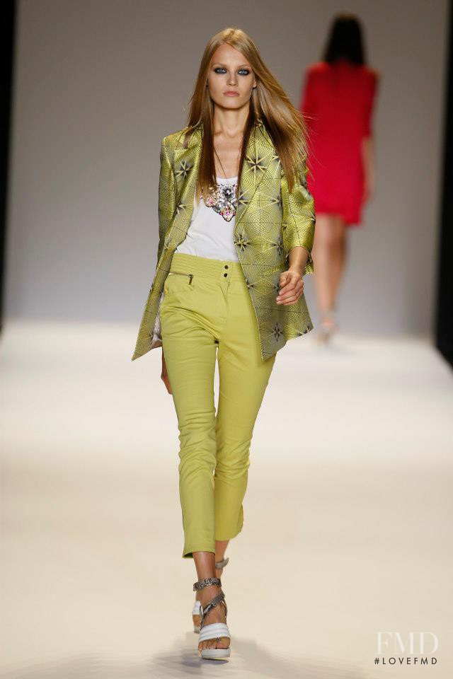 Anna Maria Jagodzinska featured in  the Matthew Williamson fashion show for Spring/Summer 2009