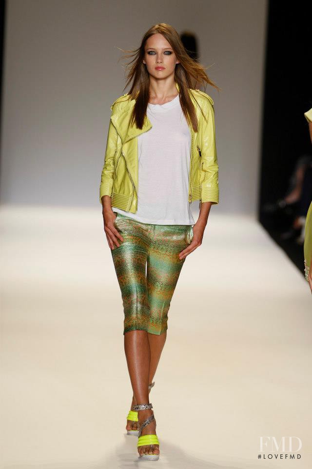 Karmen Pedaru featured in  the Matthew Williamson fashion show for Spring/Summer 2009