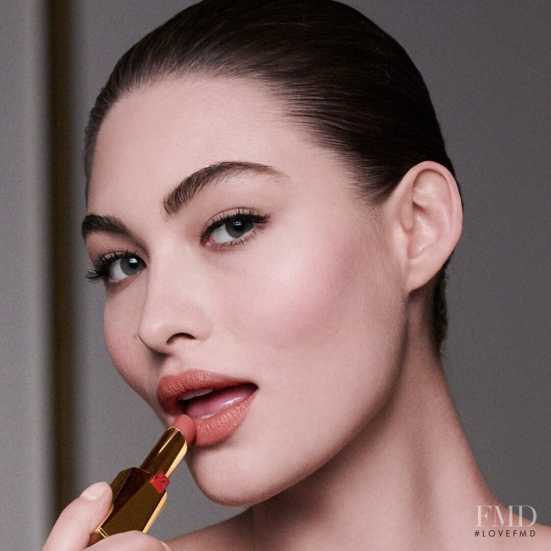 Grace Elizabeth featured in  the Estée Lauder advertisement for Autumn/Winter 2019