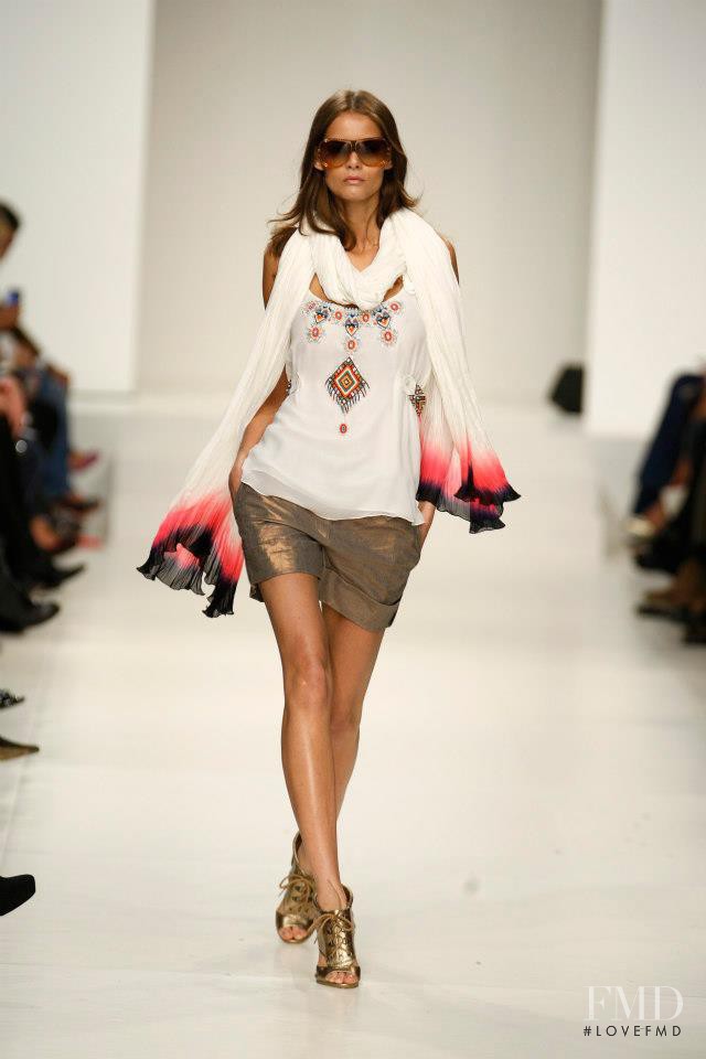 Flavia de Oliveira featured in  the Matthew Williamson fashion show for Spring/Summer 2008