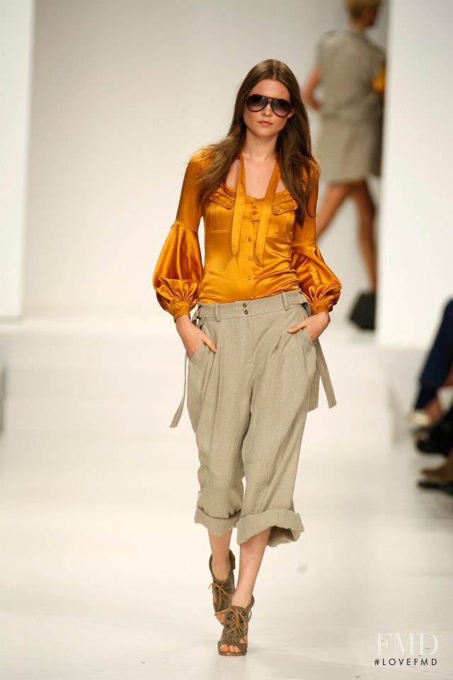 Behati Prinsloo featured in  the Matthew Williamson fashion show for Spring/Summer 2008
