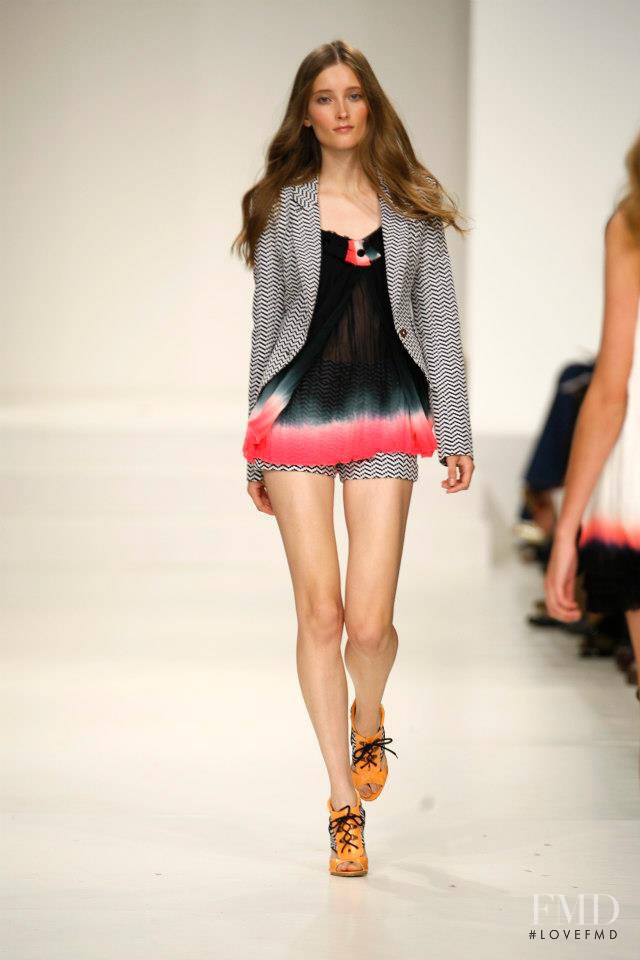 Iekeliene Stange featured in  the Matthew Williamson fashion show for Spring/Summer 2008