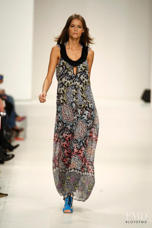 Flavia de Oliveira featured in  the Matthew Williamson fashion show for Spring/Summer 2008