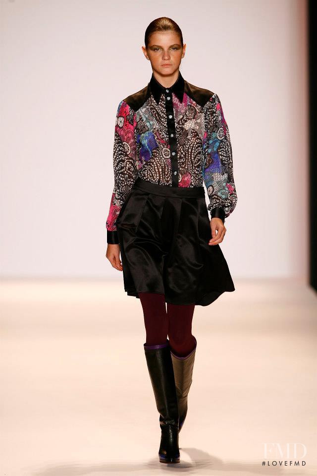 Jeisa Chiminazzo featured in  the Matthew Williamson fashion show for Autumn/Winter 2007