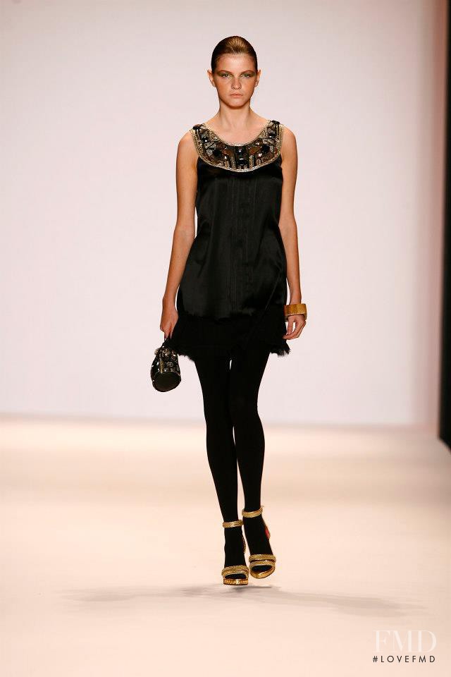 Jeisa Chiminazzo featured in  the Matthew Williamson fashion show for Autumn/Winter 2007