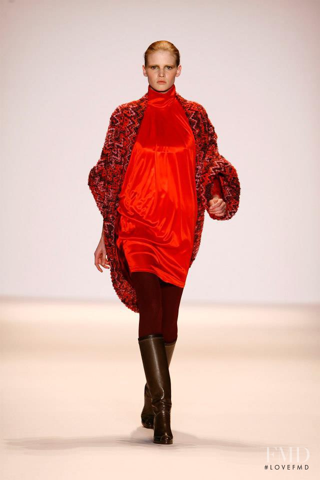 Lara Stone featured in  the Matthew Williamson fashion show for Autumn/Winter 2007