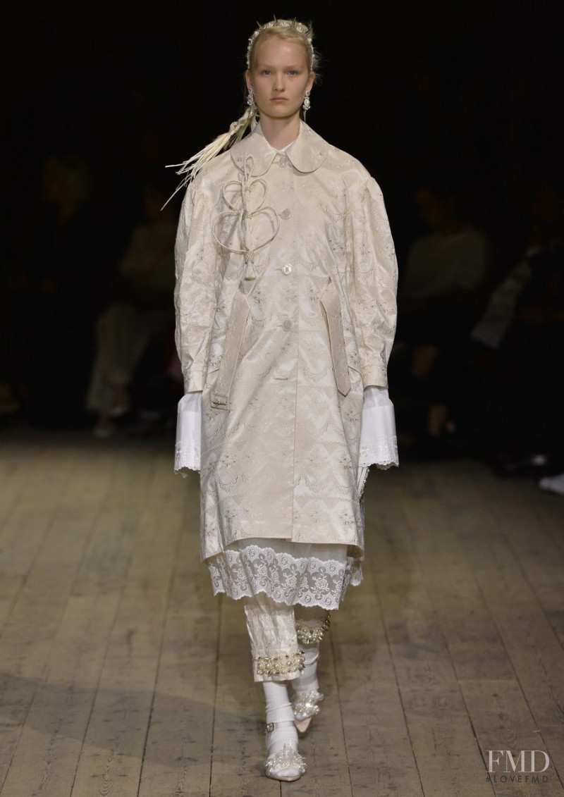 Isa Peerdeman featured in  the Simone Rocha fashion show for Spring/Summer 2020