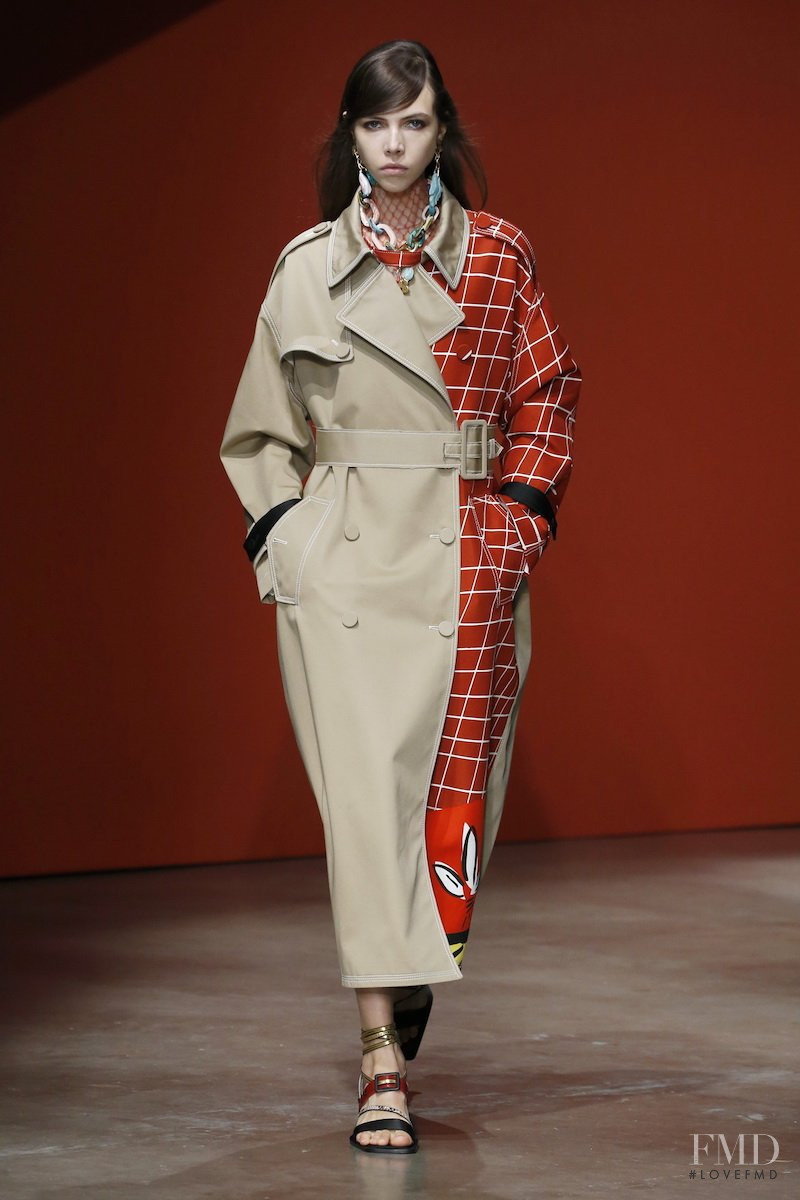 Lea Julian featured in  the Ports 1961 fashion show for Spring/Summer 2020