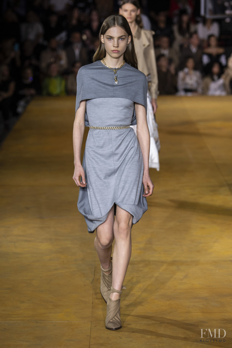 Marielu Schuehmann featured in  the Burberry fashion show for Spring/Summer 2020