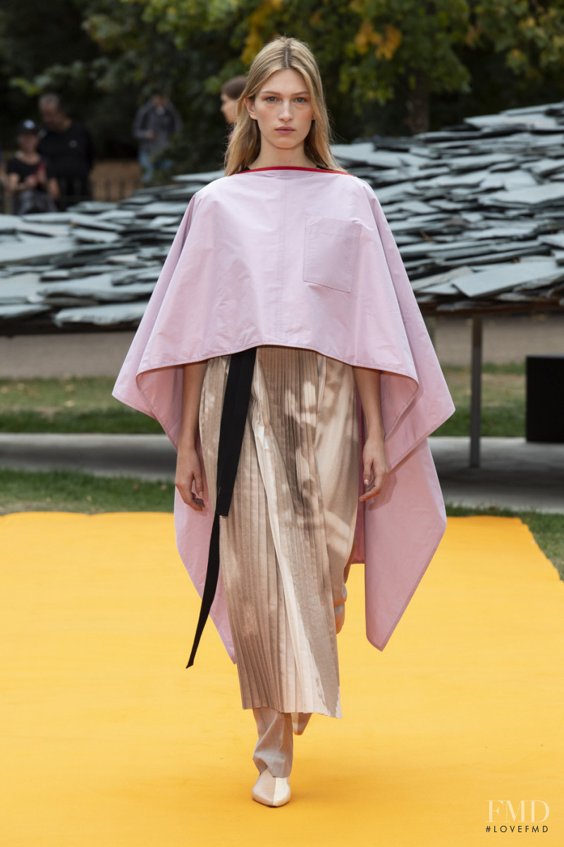 Liz Kennedy featured in  the Roksanda Ilincic fashion show for Spring/Summer 2020