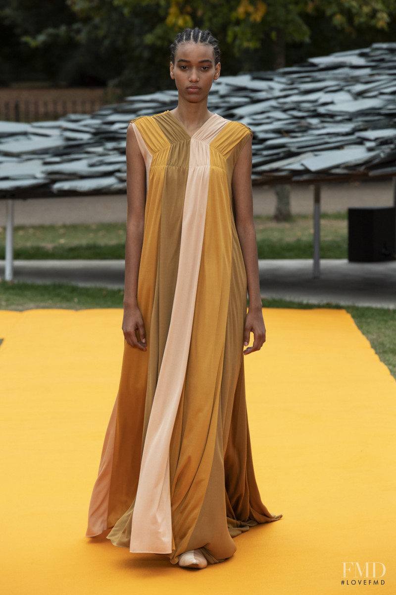 Manuela Sanchez featured in  the Roksanda Ilincic fashion show for Spring/Summer 2020