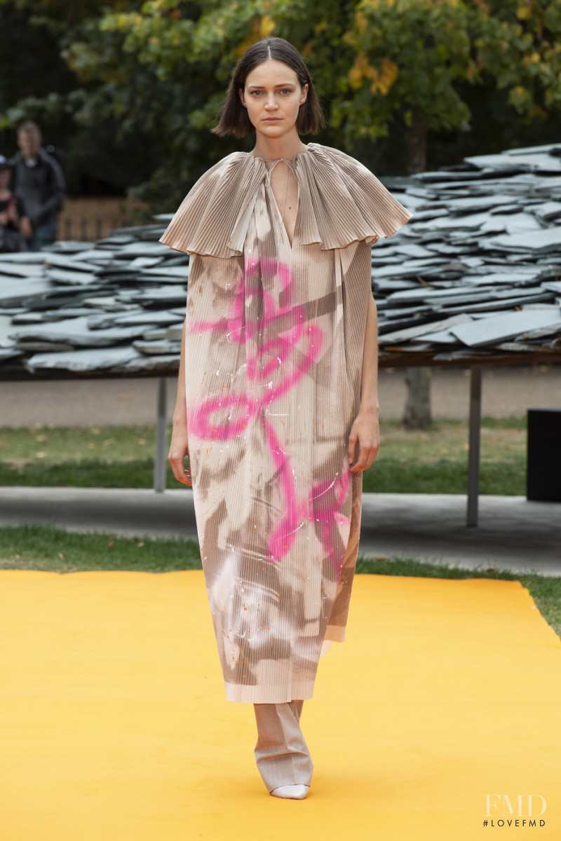 Anniek Verfaille featured in  the Roksanda Ilincic fashion show for Spring/Summer 2020