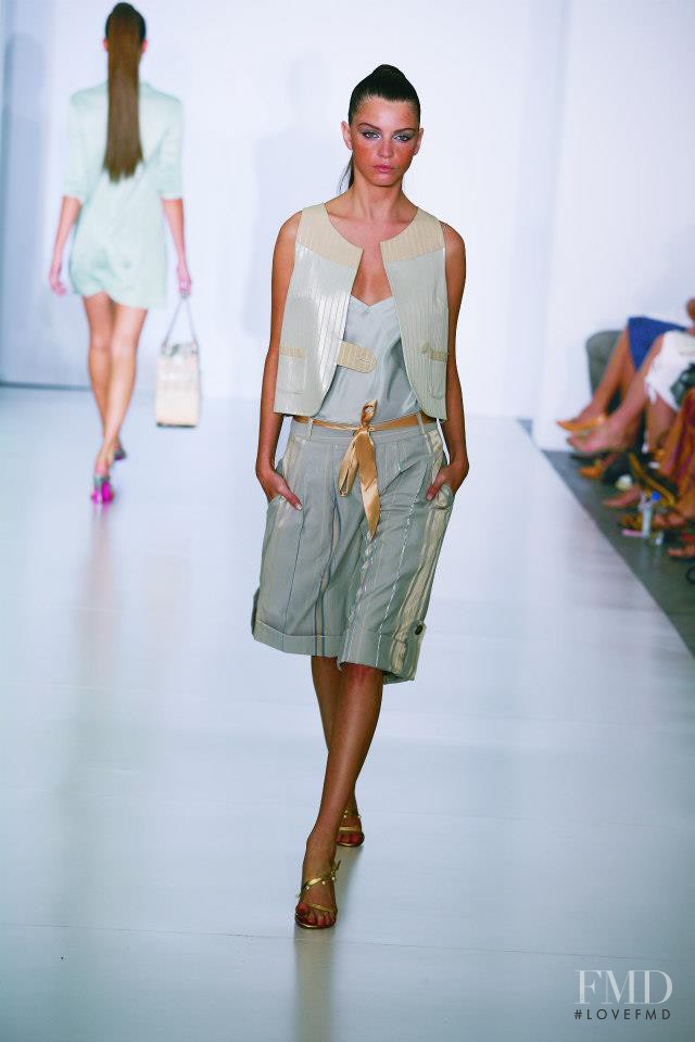 Jeisa Chiminazzo featured in  the Matthew Williamson fashion show for Spring/Summer 2006