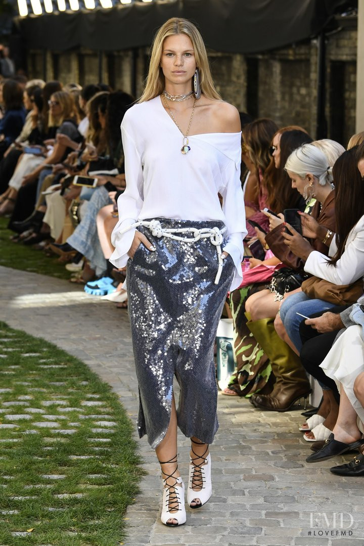 Nadine Leopold featured in  the Roland Mouret fashion show for Spring/Summer 2020
