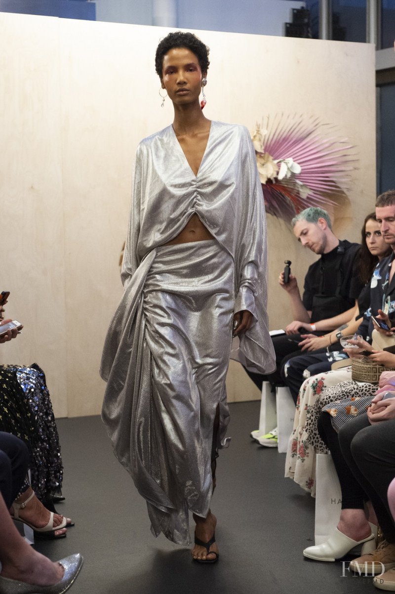 Ariela Soares featured in  the Paula Knorr fashion show for Spring/Summer 2020