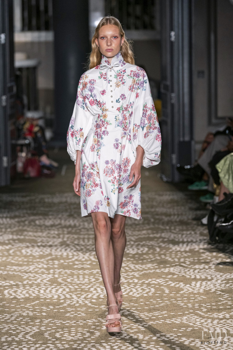 Huishan Zhang fashion show for Spring/Summer 2020