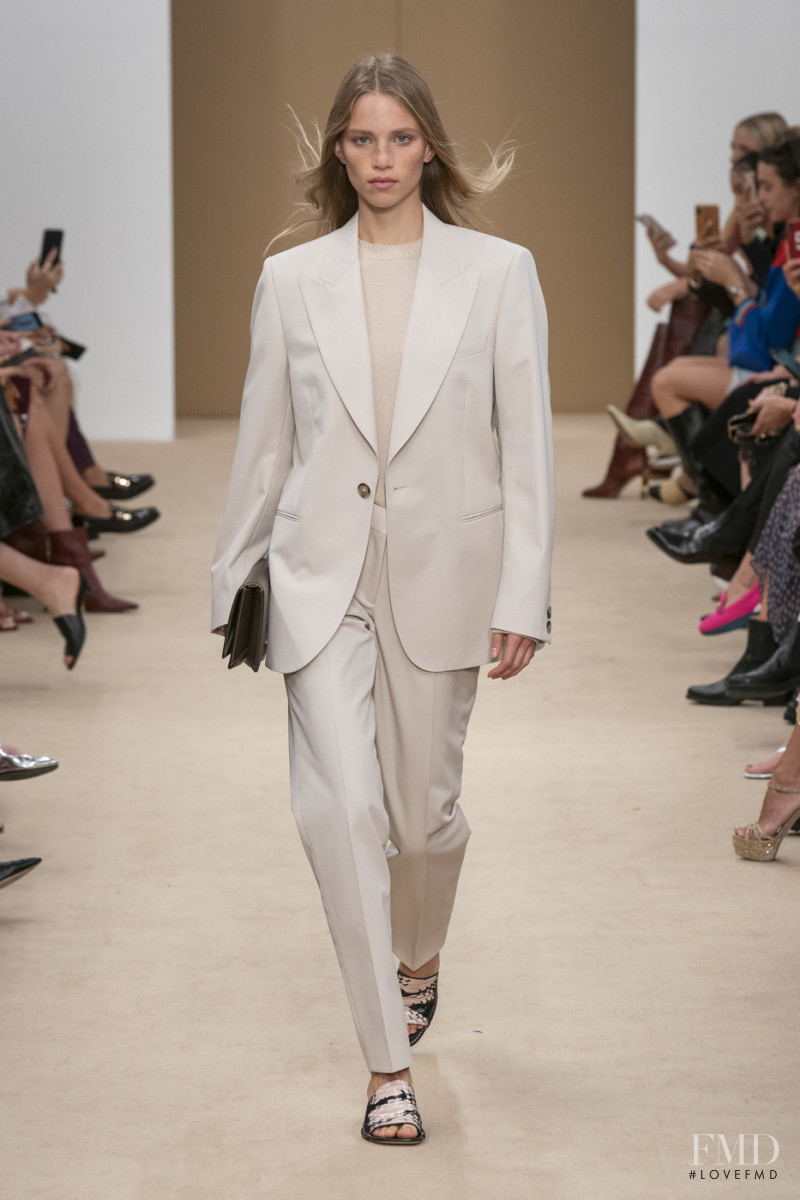 Rebecca Leigh Longendyke featured in  the Tod\'s fashion show for Spring/Summer 2020