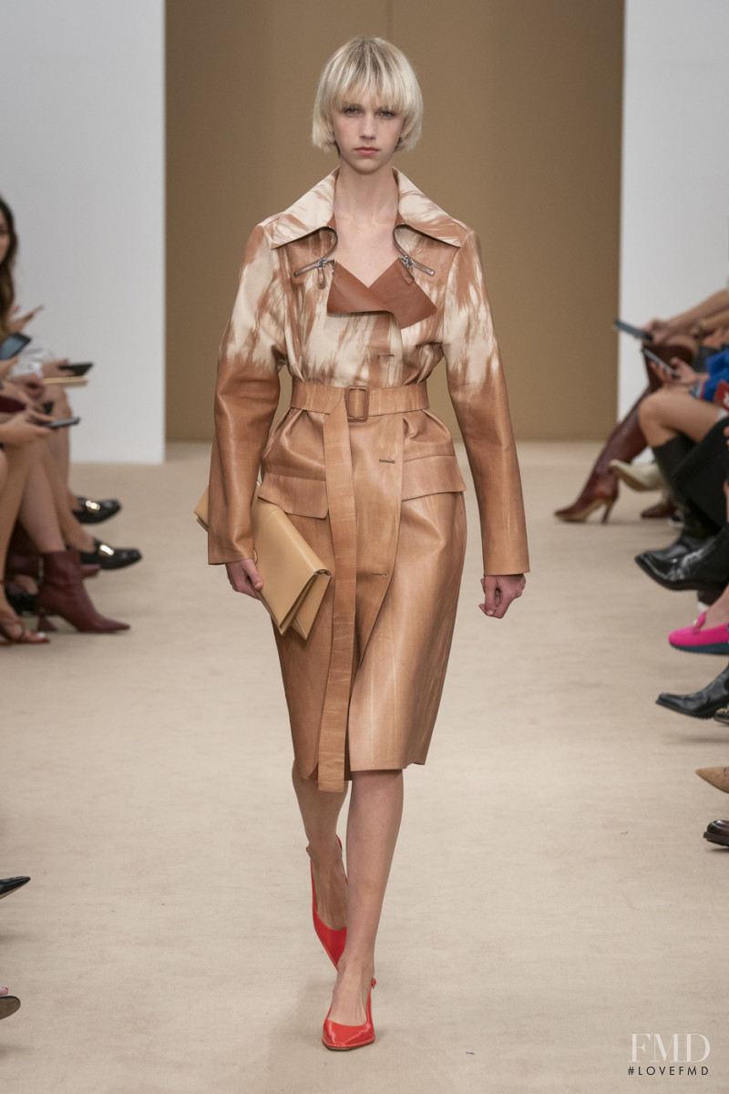 Bente Oort featured in  the Tod\'s fashion show for Spring/Summer 2020