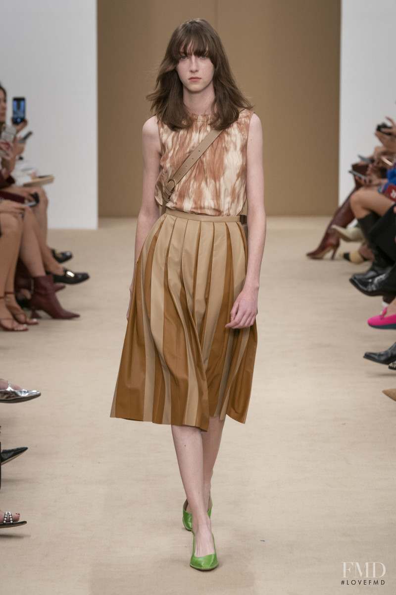 Evelyn Nagy featured in  the Tod\'s fashion show for Spring/Summer 2020