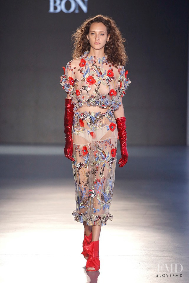 Valentina Wende featured in  the Narbon fashion show for Spring/Summer 2020