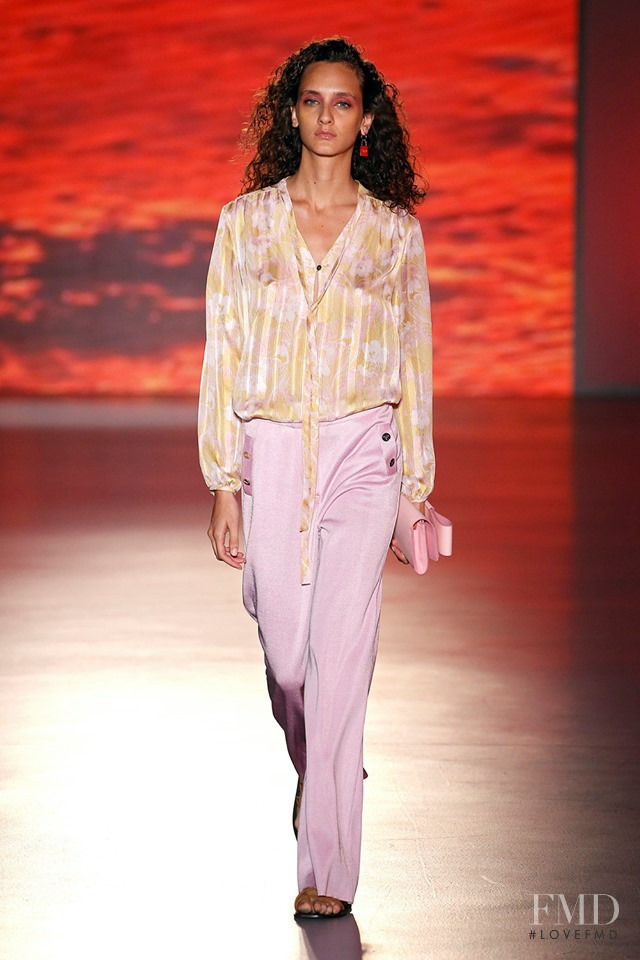 Valentina Wende featured in  the Naulover fashion show for Spring/Summer 2020