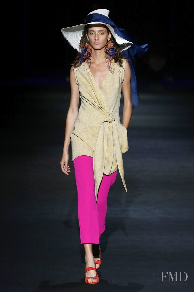 Valentina Wende featured in  the Ulises Merida fashion show for Spring/Summer 2020