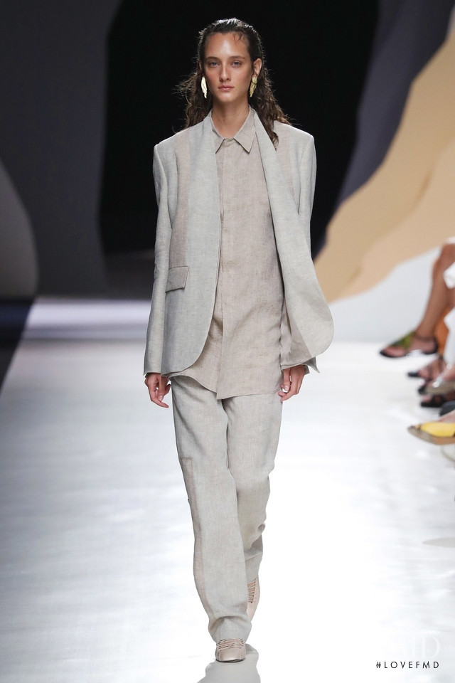 Valentina Wende featured in  the Angel Schlesser fashion show for Spring/Summer 2020