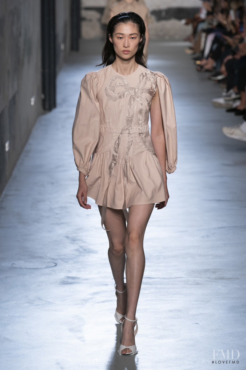 Chu Wong featured in  the N° 21 fashion show for Spring/Summer 2020