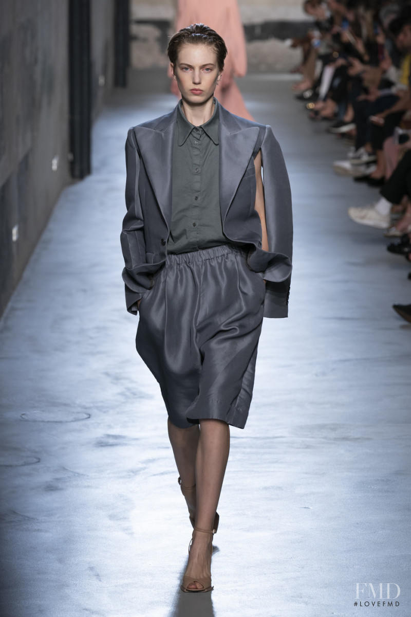 Nikki Tissen featured in  the N° 21 fashion show for Spring/Summer 2020