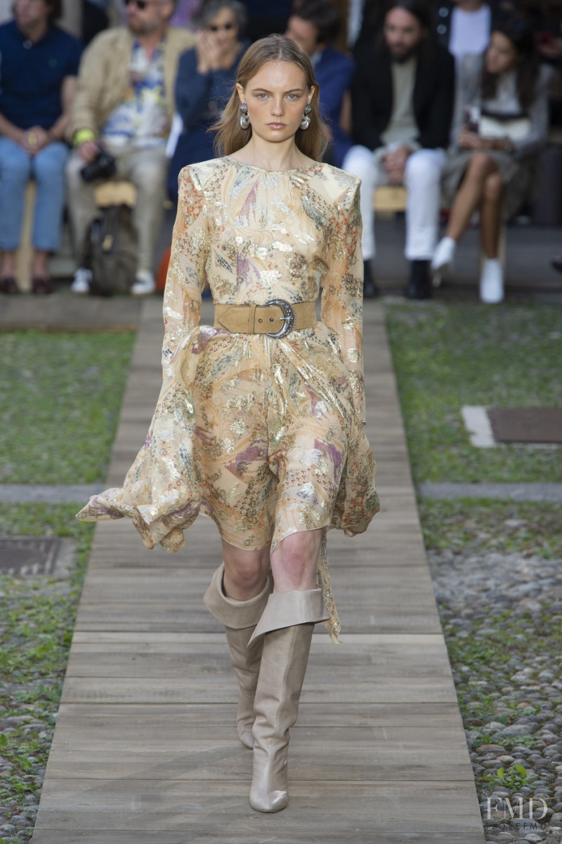 Fran Summers featured in  the Etro fashion show for Spring/Summer 2020