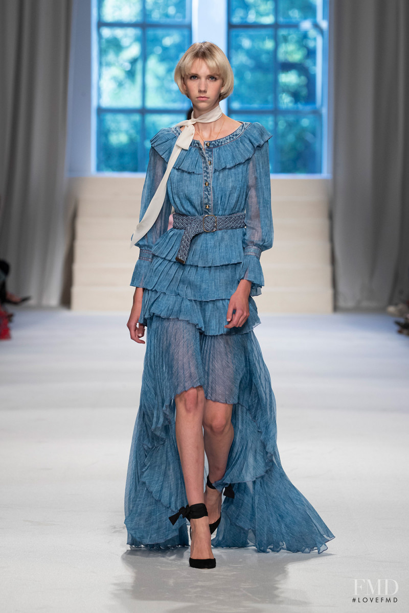 Bente Oort featured in  the Philosophy di Lorenzo Serafini fashion show for Spring/Summer 2020